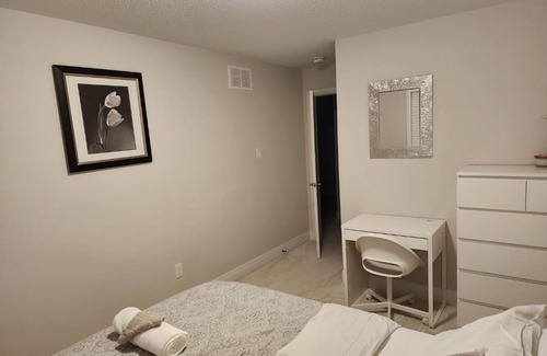 Ottawa Division House | Dorothy's Deluxe room