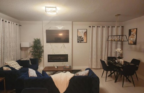 Ottawa Division House | Dorothy's Deluxe room