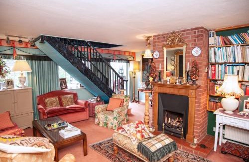 Eaton Mascott House | Dorrington Court