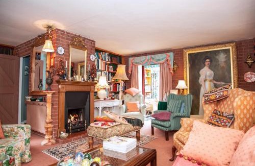 Eaton Mascott House | Dorrington Court