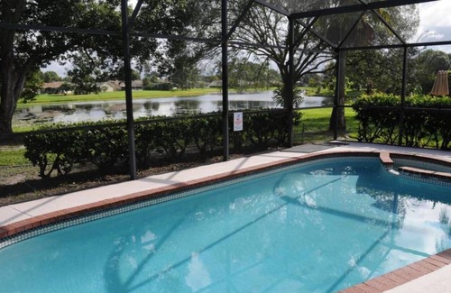 Williamsburg House | Dorrington · Lake Home With Swimming Pool. Super Clean