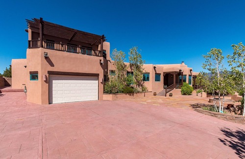 Santa Fe House | Dorthia Garden Retreat & Views