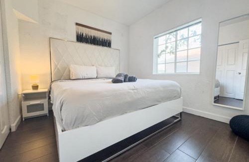 Buena Vista House | Dos Casitas Design District #1 - 3 Bedroom House