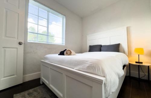 Buena Vista House | Dos Casitas Design District #1 - 3 Bedroom House