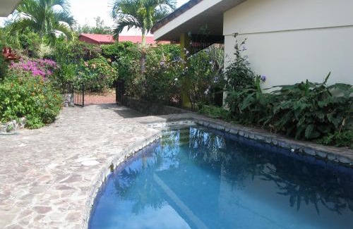 Cacique Bed & Breakfast | Dos Palmas Studio Apartments