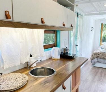 San Martin de los Andes Ski Chalet | Dos Tiny Houses con Vista Espectacular, 2 Baños y Bosque Privado para 2 Parejas