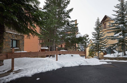Beret Apartment | Dossau by FeelFree Rentals