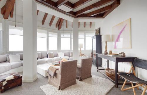 Beret Apartment | Dossau by FeelFree Rentals
