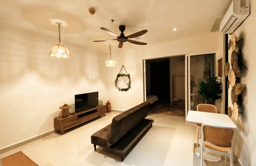Downtown Kota Kinabalu Condo | DOTS Spacious Suite Sunset, City & Seaview