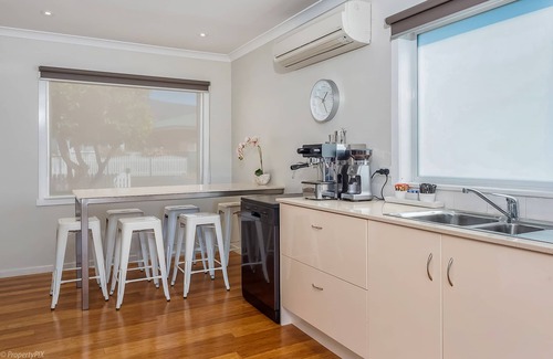 Glenorchy House | DOTTIES HOUSE HOBART