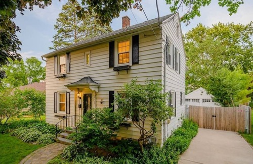 Menasha House | Doty Island Destination Home - Luxury Living