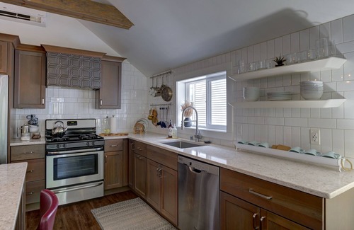 Madison House | Doty ★ Walk to Everything -Hotel Quality- Downtown