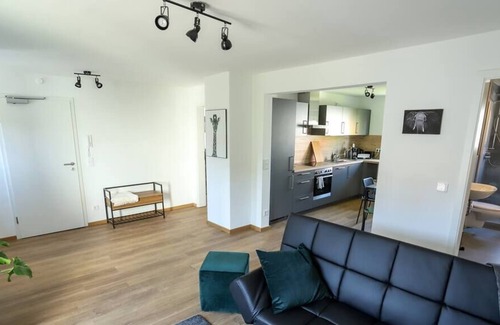 Lechhausen-Ost Apartment | ☆ Double Apartment ☆ 3 King Beds|Kitchen|Parking
