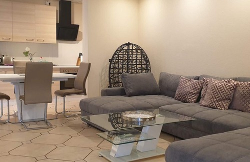 Nuedlingen House | Double Apartment with Garden