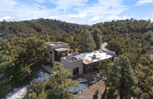 Santa Fe House | Double Arrow