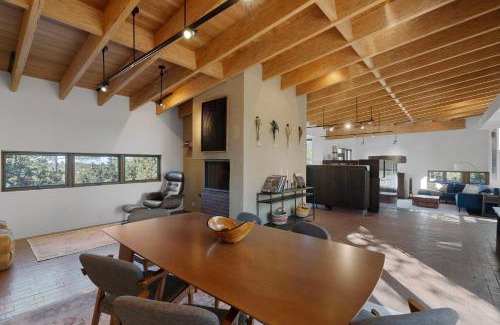 Santa Fe House | Double Arrow