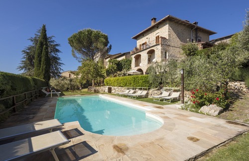 Castel San Gimignano Apartment | Double bedroom with private entrance common pool and garden