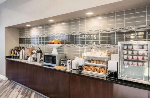 Airport North Hotel | Double Bed Room | Great for Families | Free Breakfast & Shuttle | Onsite Pool