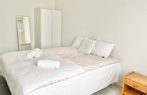 Koillinen District House | Double bed room in An apartment with lovely cats