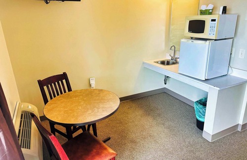 Lake City Apartment | Double Bed Room in Heart of Lake City