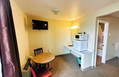 Lake City Apartment | Double Bed Room in Heart of Lake City