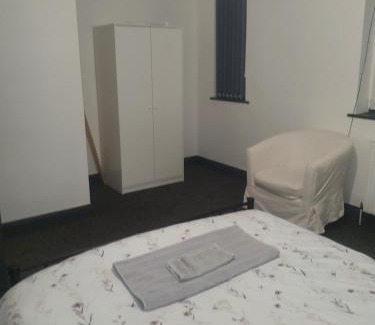 Templeborough House | Double bed rooms in Meadowhall, Tinsley