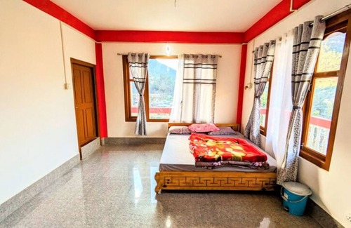 Bomdila Bed & Breakfast | DOUBLE BED SUPER DELUXE ROOM