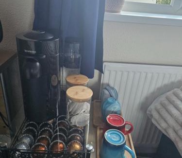Broadheath House | Double bedroom located close to Manchester Airport