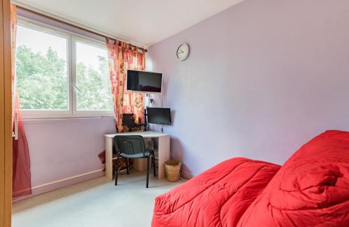 Petit-Ivry House | Double bedroom with share bathroom, in Paris area
