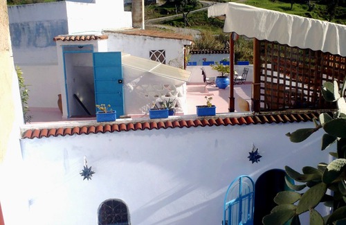 Medina of Chefchaouen Bed & Breakfast | double bedroom with bathroom and private terrace. breakfast included