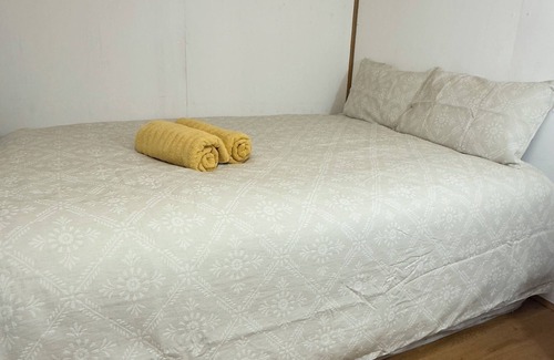 St. Albans Apartment | Double bedrooms for family