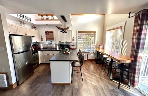 Anglemont Cabin | Double Cabins - Hot Tub~Buoy - Home Sweet Lakehouse/Nauti Cabin - Shuswap Vacations/Sledding Stays
