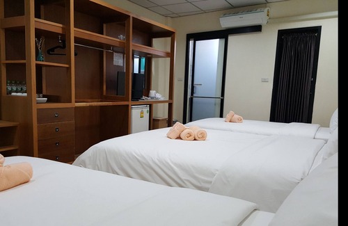 Ban Chang Lo Hotel | Double D Rooms & Cafe