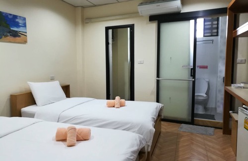 Ban Chang Lo Hotel | Double D Rooms & Cafe