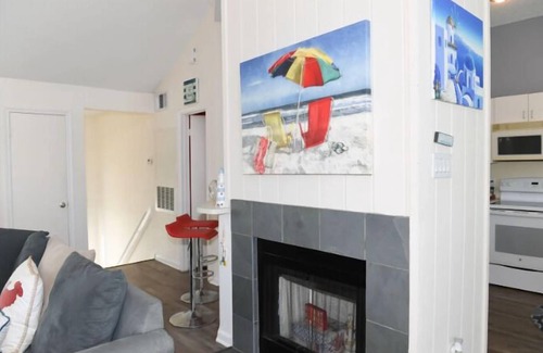 Acapulco Village House | Double Decker-Ocean View, Multiple Decks, Short Walk to Beach!