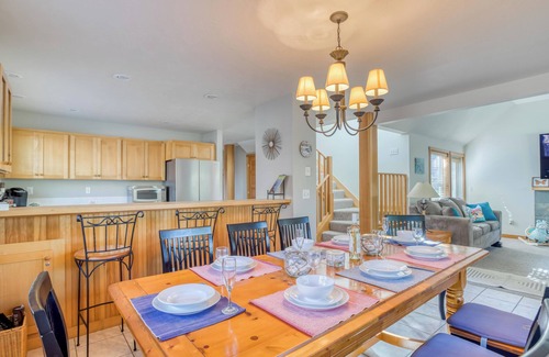Pacific City House | Double Decks, Saltwater Hot Tub, BBQ, and an Easy Walk to Pacific City Beach!
