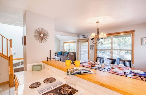 Pacific City House | Double Decks, Saltwater Hot Tub, BBQ, and an Easy Walk to Pacific City Beach!
