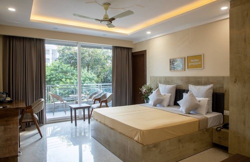 DLF Phase 3 Hotel | Double Delux Room @ Sterling Room with Balcony Near DLF Cyber City