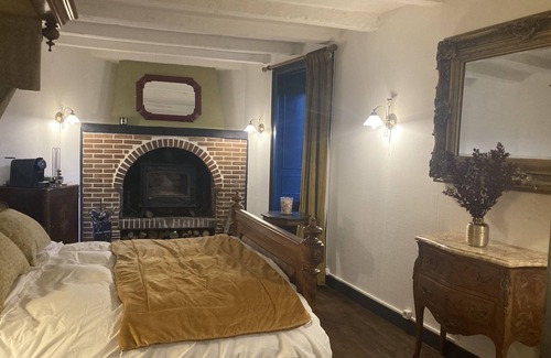 Bellac Bed & Breakfast | Double Deluxe Room (3)nNewly renovated, Seating area, spacious with river view.