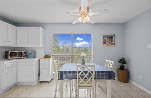 Sherwood House | Double Diamond Rentals- Charming 3BR Near AFB & LR
