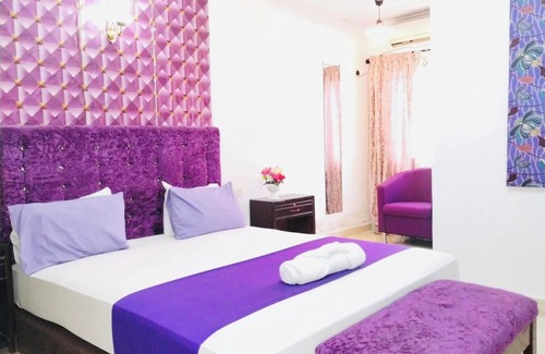 Freetown Bed & Breakfast | Double ensuit room, Excellence water system, Solar, generator, FREE WIFI, B&B
