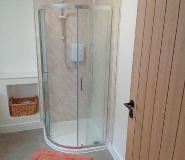 Carlisle House | Double Ensuite - City centre homestay - Peterill Room -