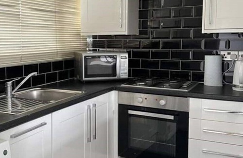 West Hill Apartment | Double ensuite gem in a Sunshine duplex