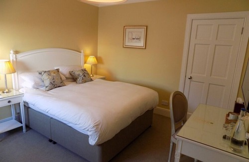 Termonfeckin Hotel | Double Ensuite with Bath at Flynns of Termonfeckin