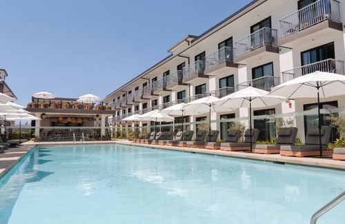 Inglewood House | Double Full Room, Pool View Balcony Retreat, The Lüm Hotel, 2 Family Rooms