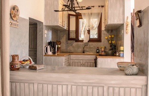 Mirties House | Double Heart Villa Athina