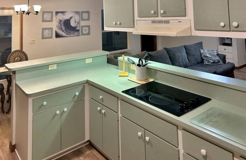 Fellowship House | Double King beds Oasis Getaway close to WEC