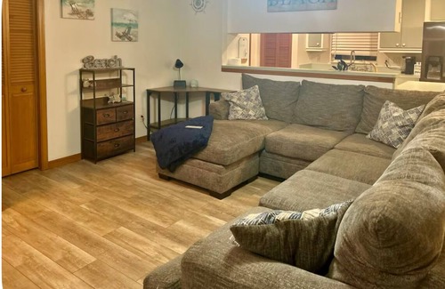 Fellowship House | Double King beds Oasis Getaway close to WEC