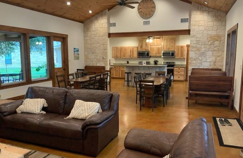 Concan House | Double L River House @ Frio Premier Rental Homes