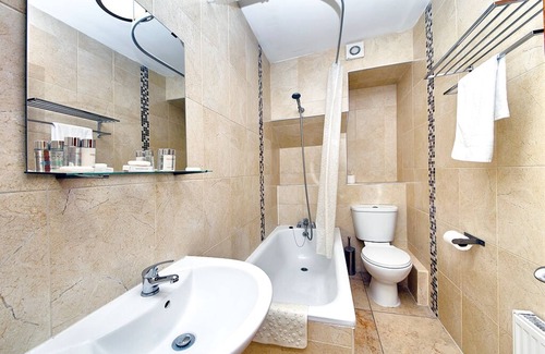 Seven Sisters Apartment | Double Luxury Studio Garden View 13